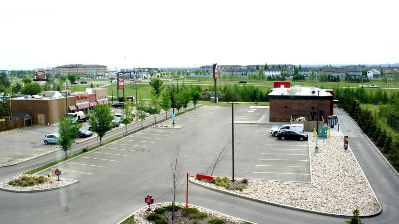 Best Western Plus Fort Saskatchewan Inn & Suites Buitenkant foto