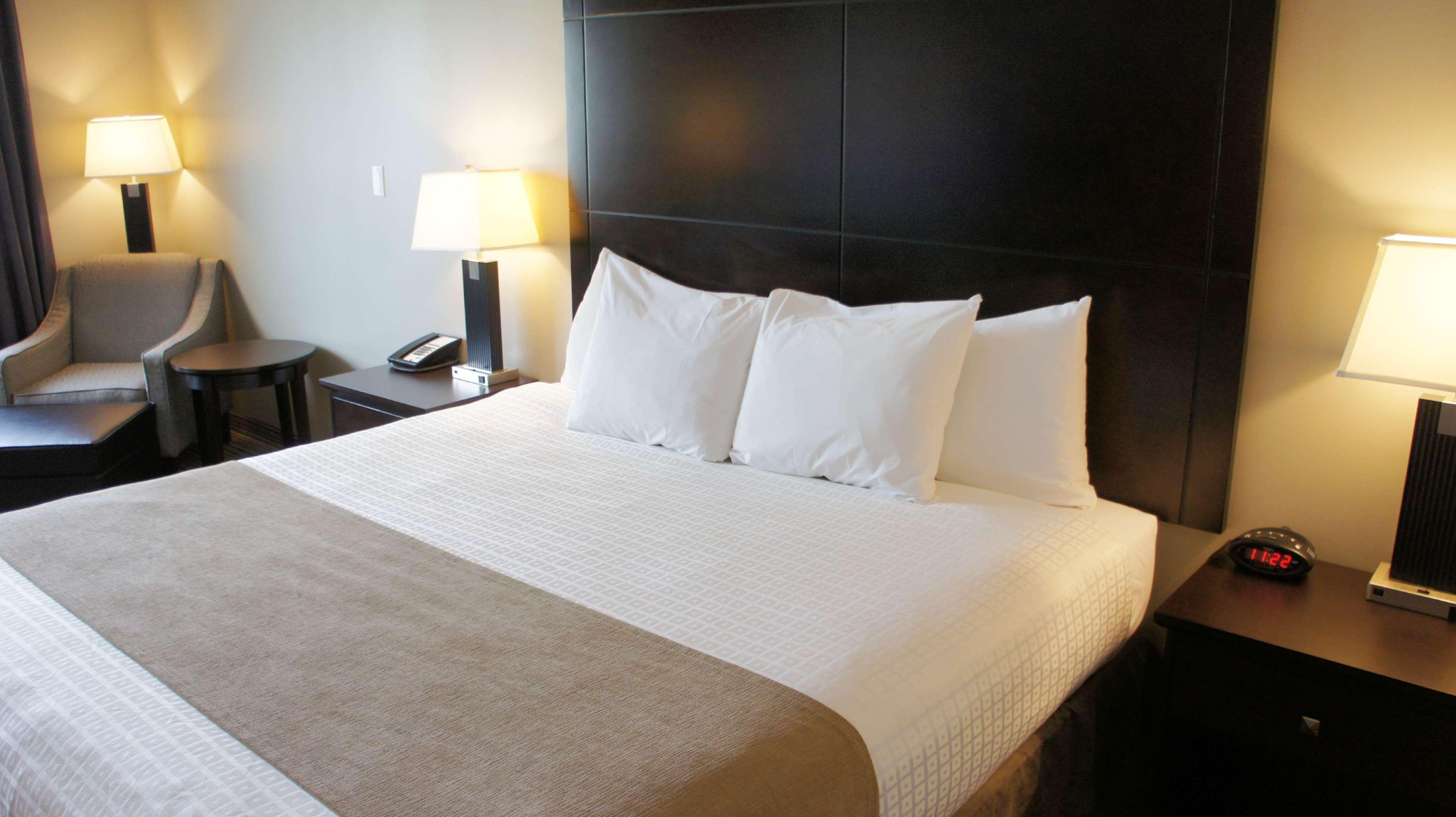 Best Western Plus Fort Saskatchewan Inn & Suites Buitenkant foto