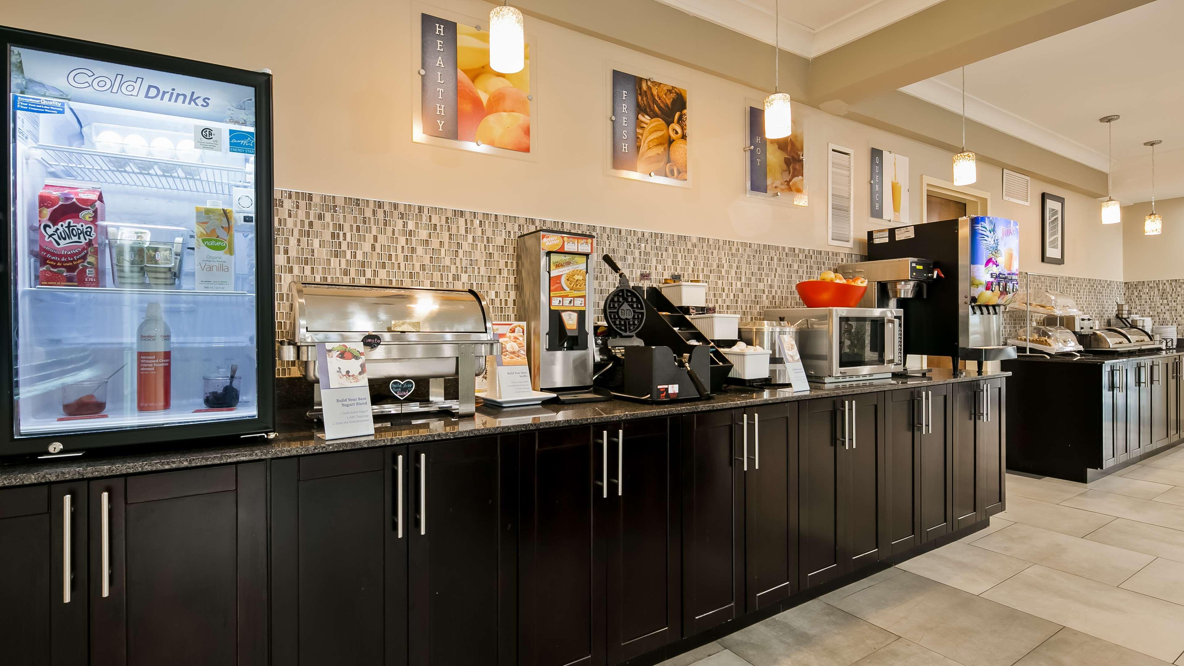 Best Western Plus Fort Saskatchewan Inn & Suites Buitenkant foto