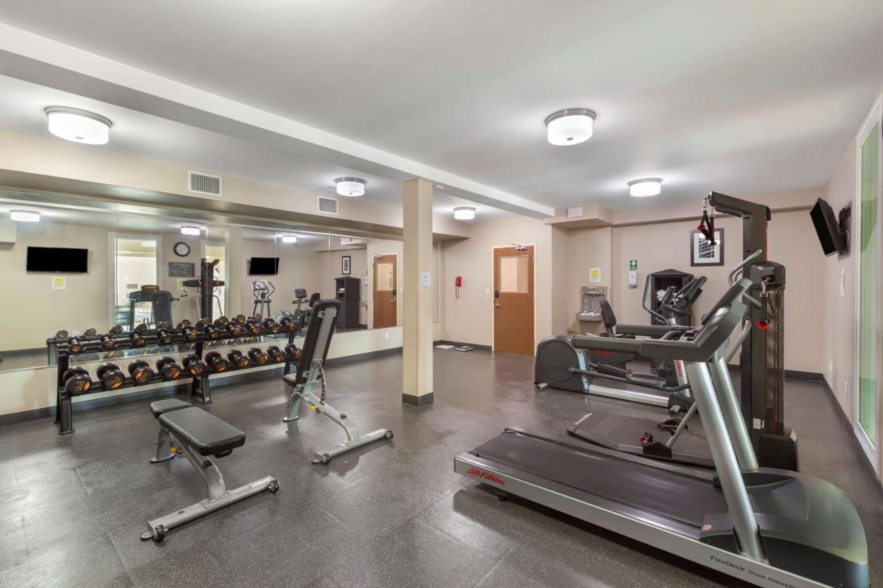 Best Western Plus Fort Saskatchewan Inn & Suites Buitenkant foto