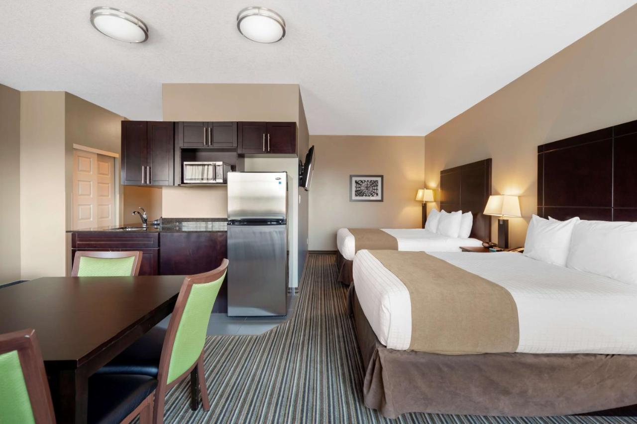 Best Western Plus Fort Saskatchewan Inn & Suites Buitenkant foto