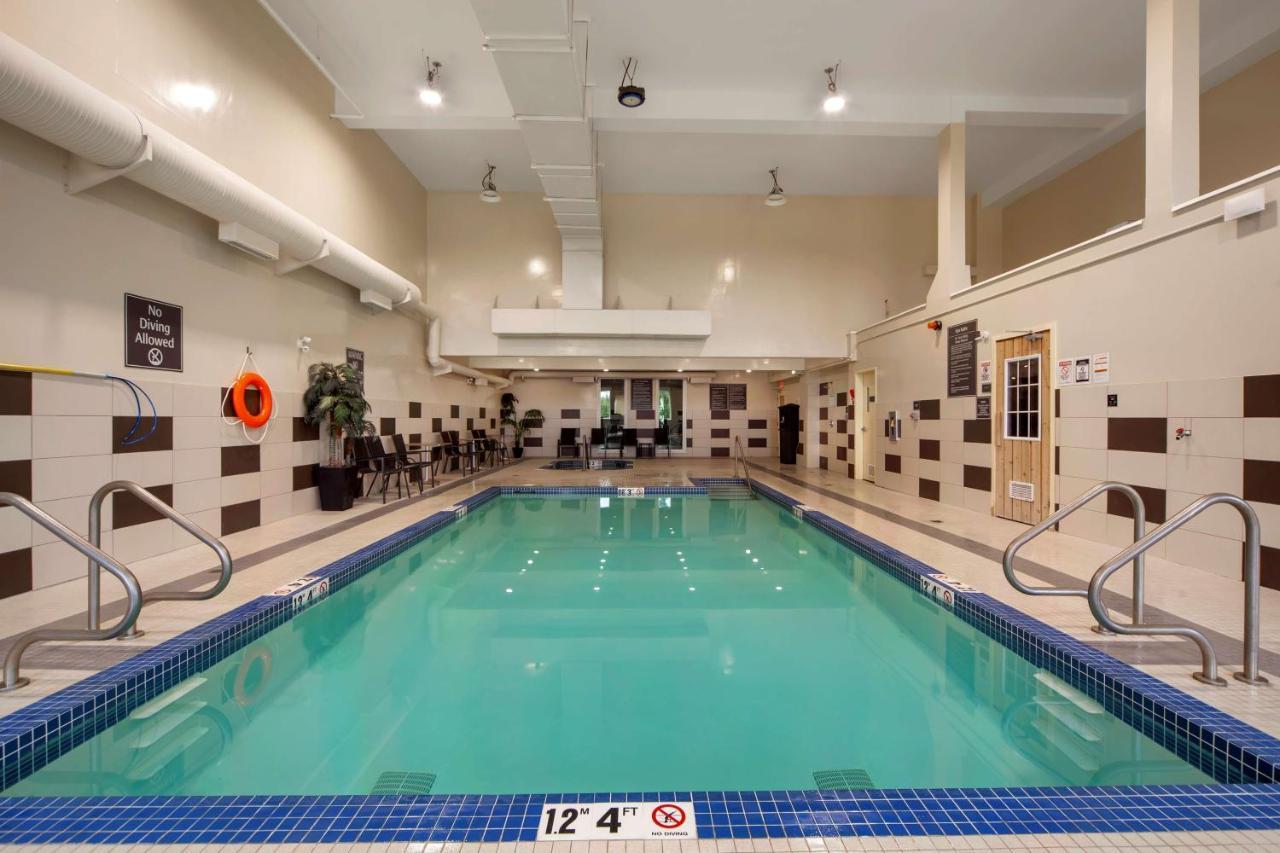 Best Western Plus Fort Saskatchewan Inn & Suites Buitenkant foto