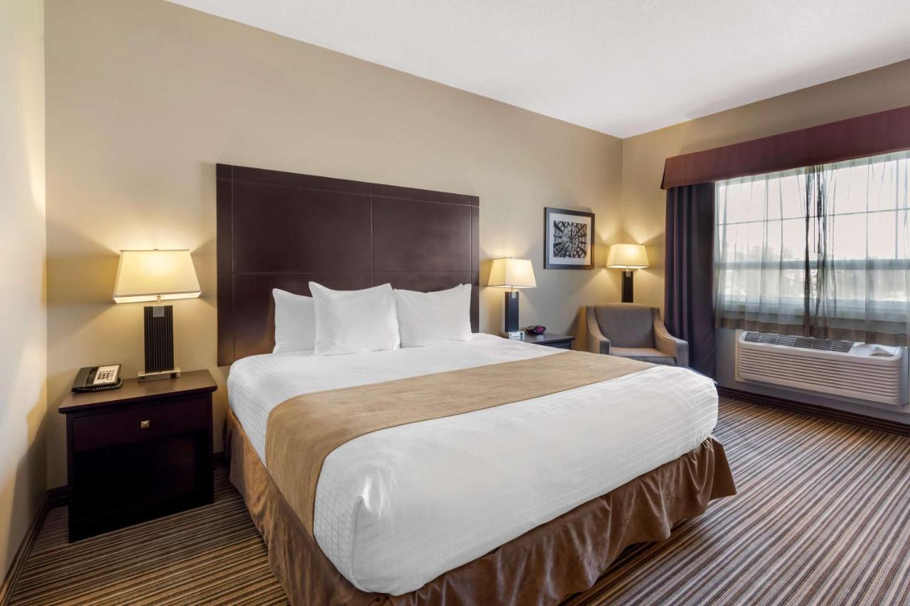Best Western Plus Fort Saskatchewan Inn & Suites Buitenkant foto