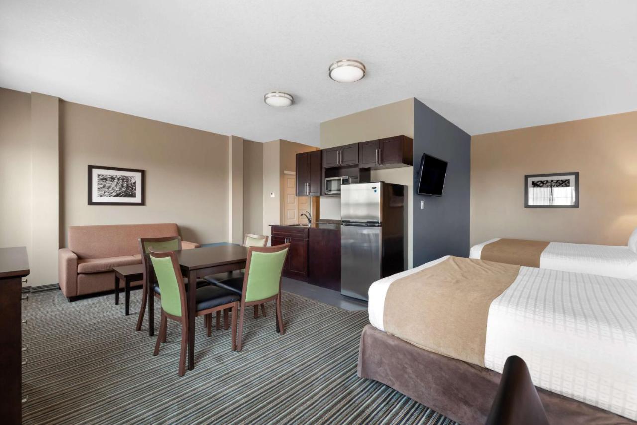 Best Western Plus Fort Saskatchewan Inn & Suites Buitenkant foto