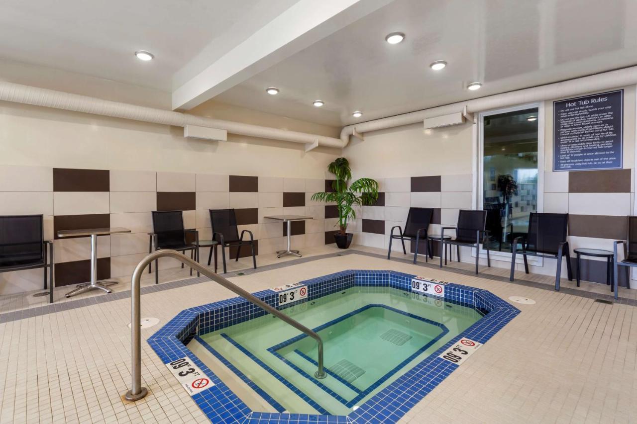 Best Western Plus Fort Saskatchewan Inn & Suites Buitenkant foto