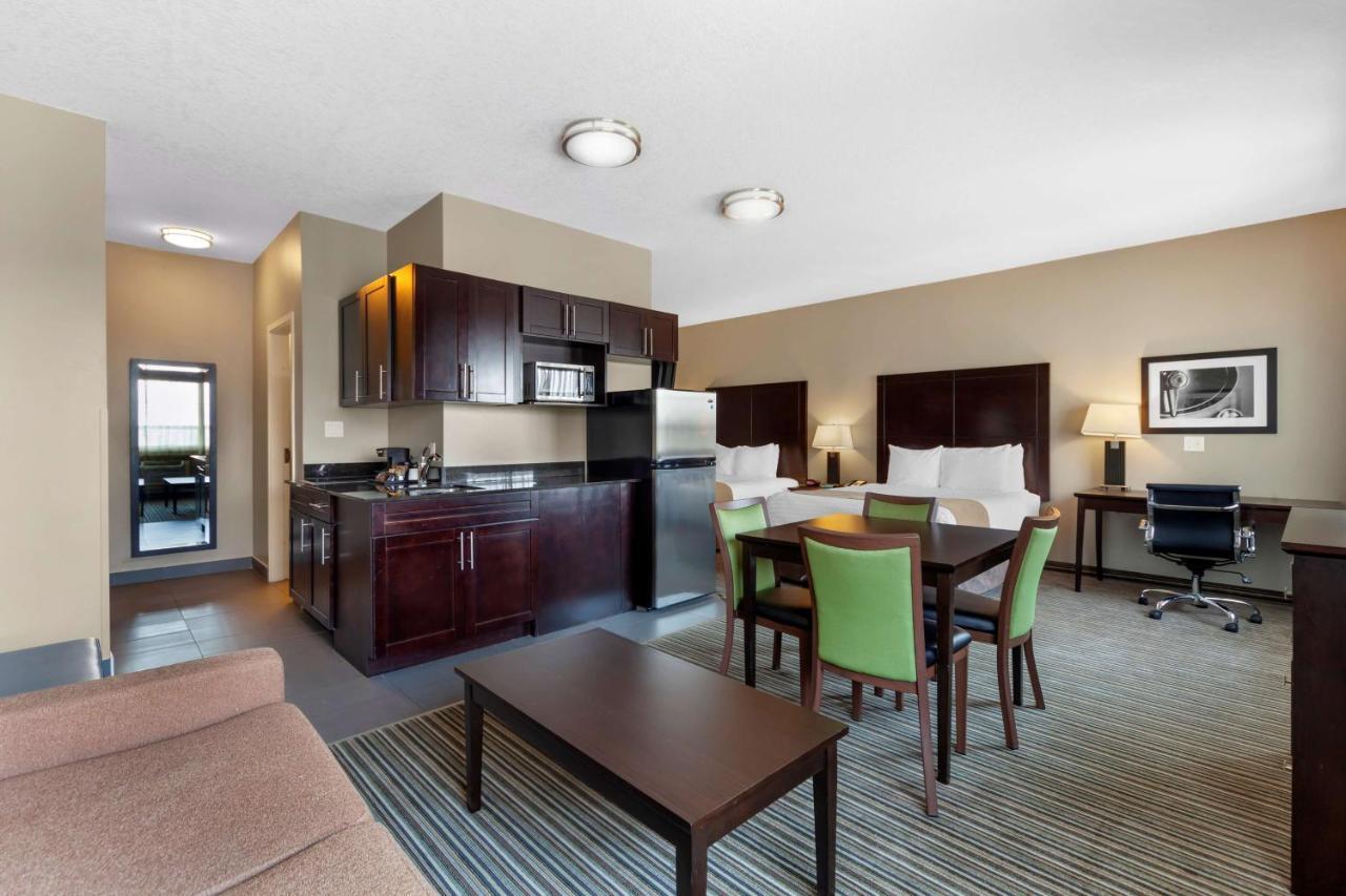 Best Western Plus Fort Saskatchewan Inn & Suites Buitenkant foto