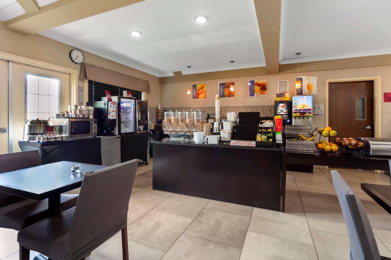Best Western Plus Fort Saskatchewan Inn & Suites Buitenkant foto
