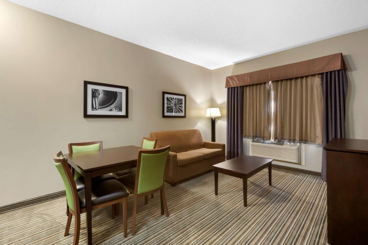 Best Western Plus Fort Saskatchewan Inn & Suites Buitenkant foto