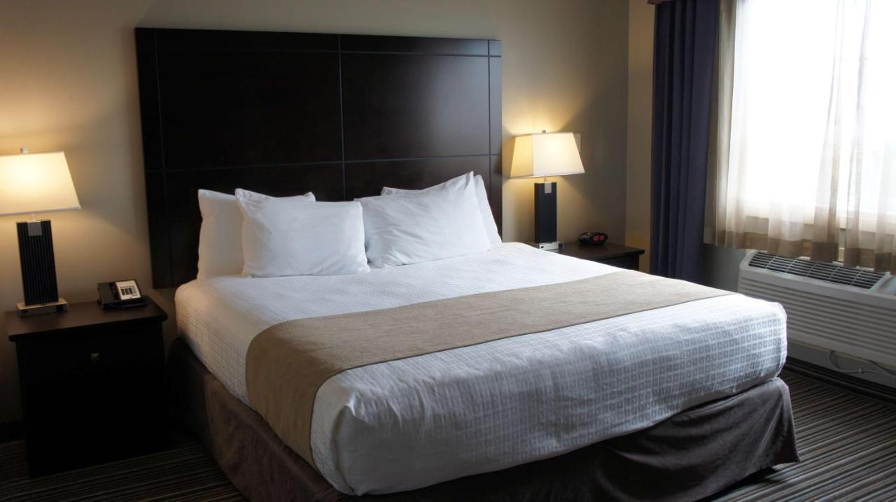 Best Western Plus Fort Saskatchewan Inn & Suites Buitenkant foto