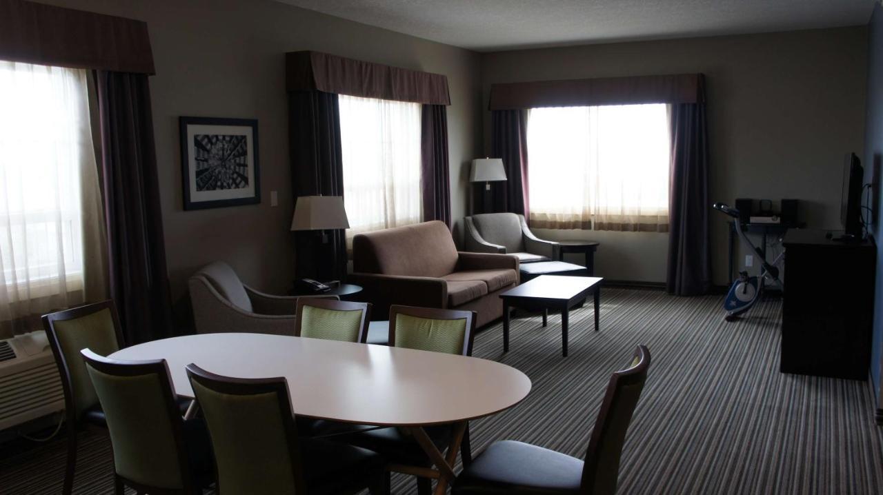 Best Western Plus Fort Saskatchewan Inn & Suites Buitenkant foto
