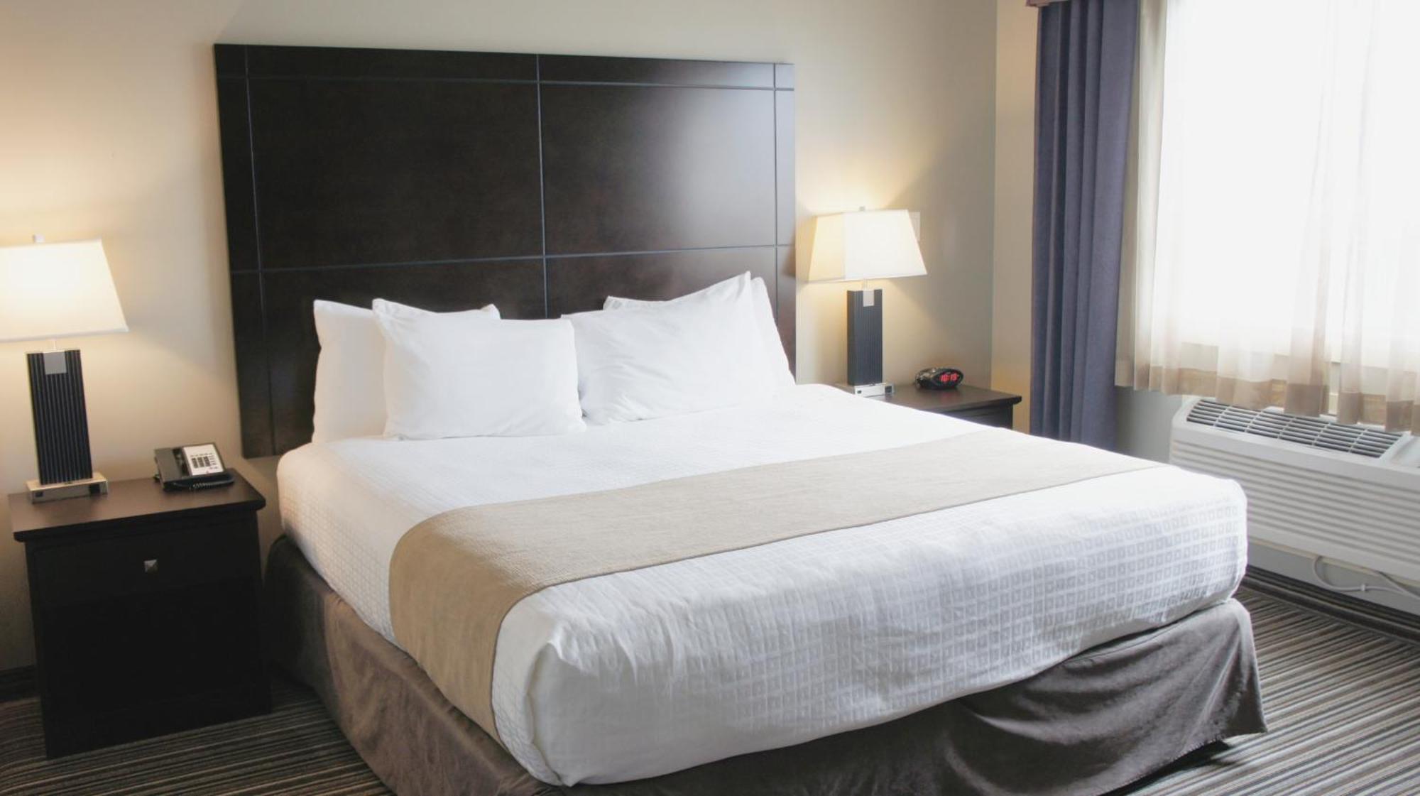 Best Western Plus Fort Saskatchewan Inn & Suites Buitenkant foto