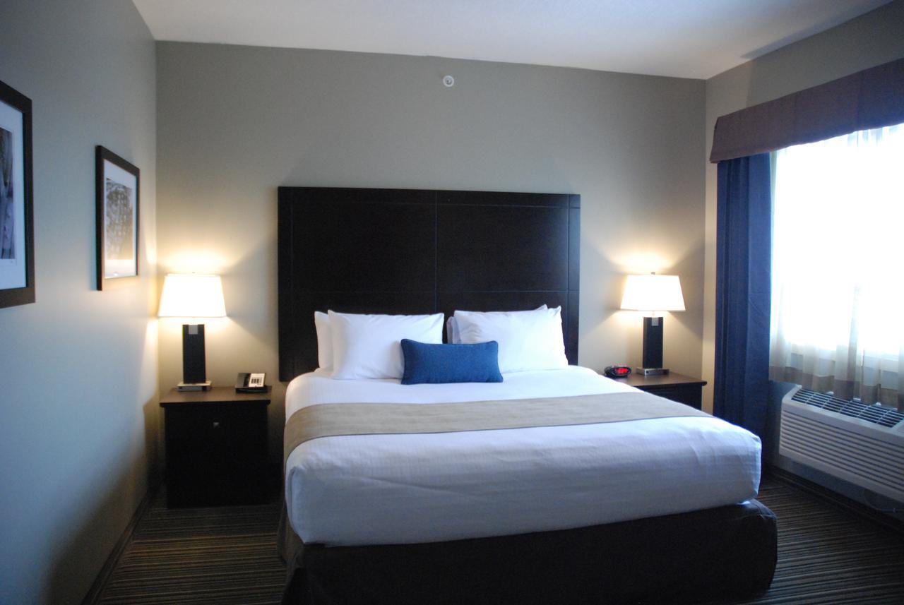 Best Western Plus Fort Saskatchewan Inn & Suites Buitenkant foto